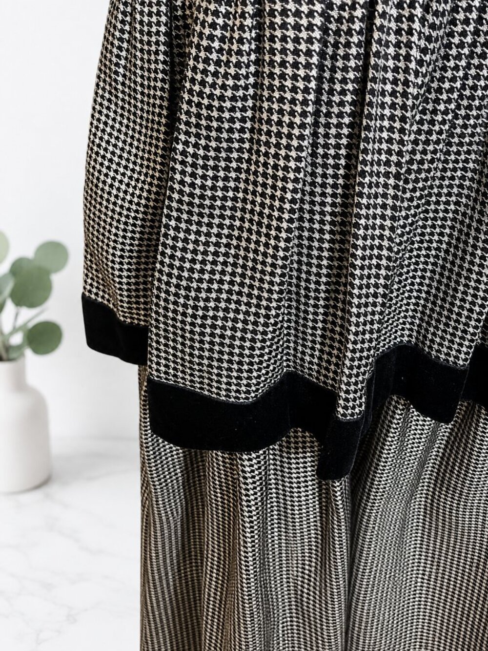 Vintage Bleu Blanc Rouge Houndstooth Tiered Midi Skirt Size 40 Black White Ruffl - Picture 4 of 13